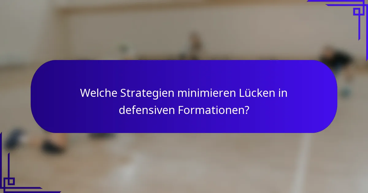 Welche Strategien minimieren Lücken in defensiven Formationen?