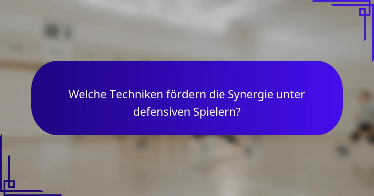 Welche Techniken fördern die Synergie unter defensiven Spielern?